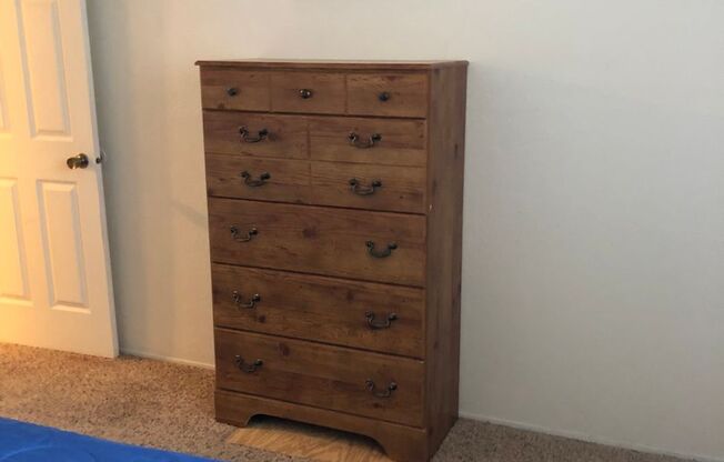 2 beds, 1 bath, 796 sqft, $1,150, Unit 215