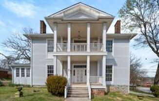 212 W 6th St, Columbia, TN 38401