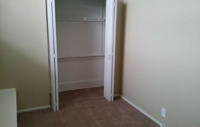 2 beds, 1 bath, $919, Unit 107