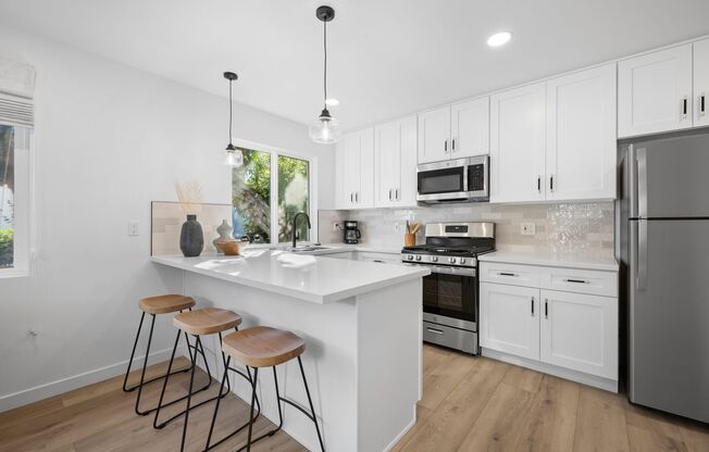 Newly remodeled and fully furnished 1 bed 1 bath in Mission Beach.
