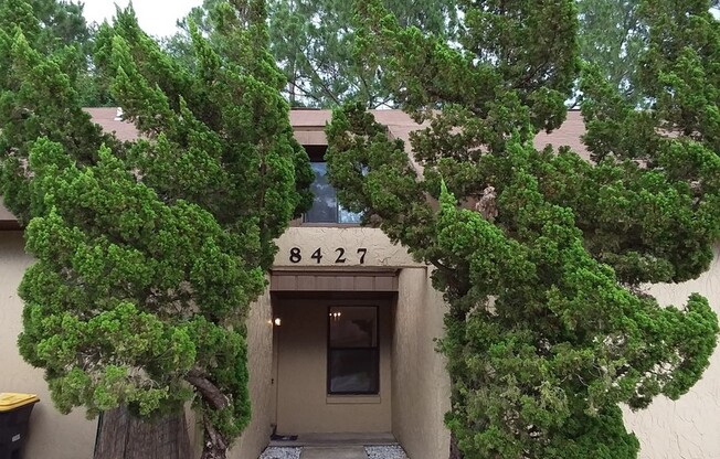 Two Bedroom Townhouse Near NAS Jax
