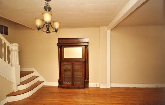Updated 3bd/2ba Hampden Rowhome w/ CAC, W/D, more! Available 8/15!