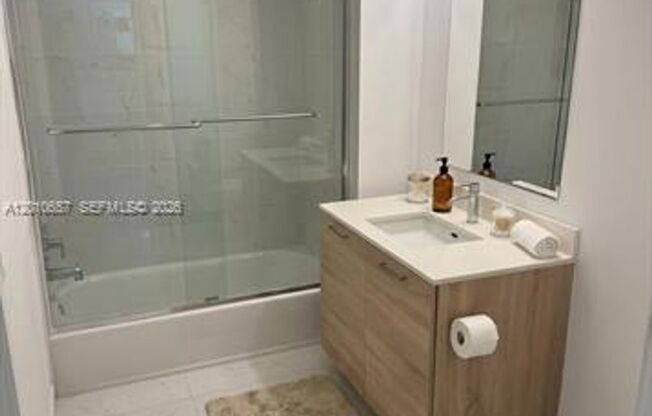 2 beds, 2 baths, 1,123 sqft, $4,000, Unit 16385 Biscayne Blvd # 717