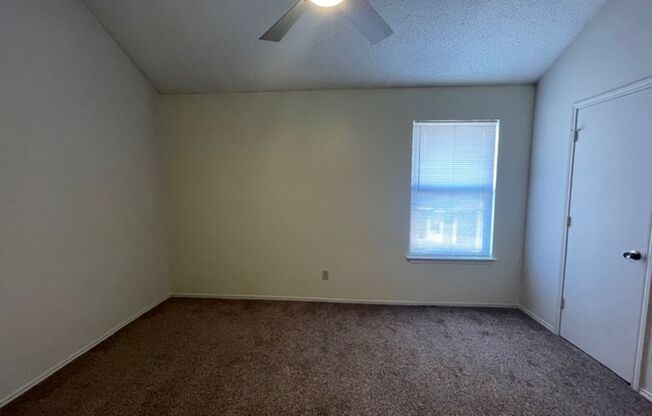 2 beds, 1.5 baths, $1,400, Unit #A