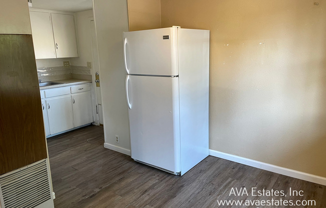 2110 W 13 ST