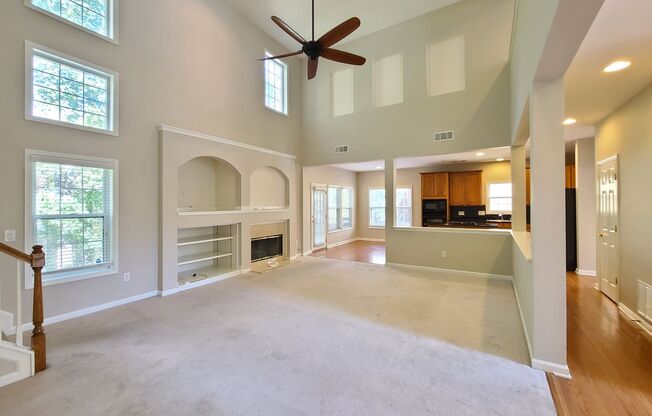 5 beds, 3 baths, $2,695