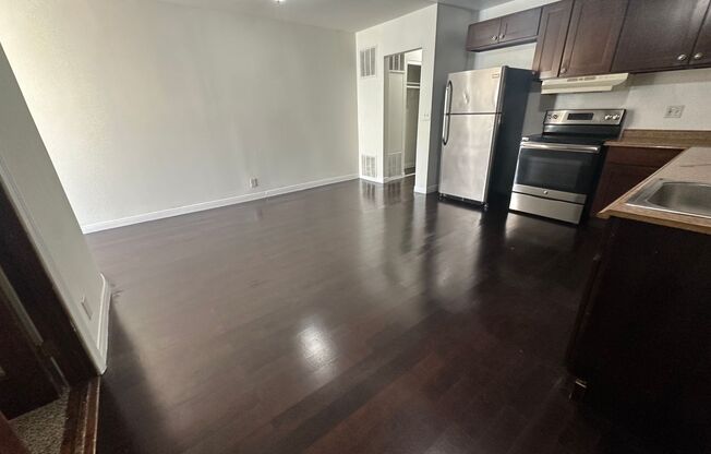 2 beds, 1 bath, 700 sqft, $2,200, Unit 205