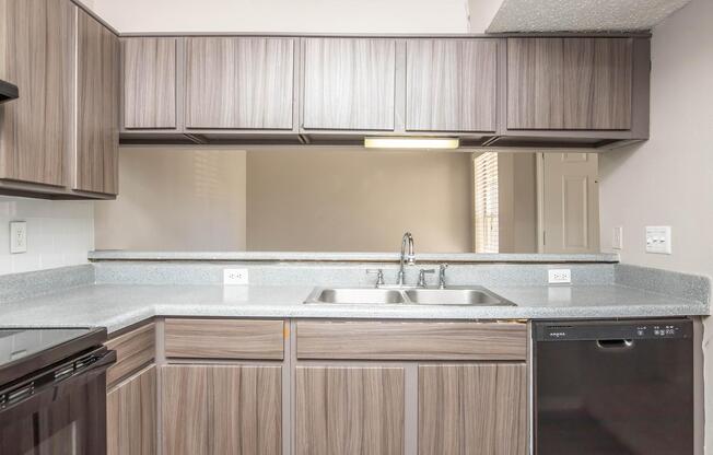 2 beds, 1 bath, 964 sqft, $1,395