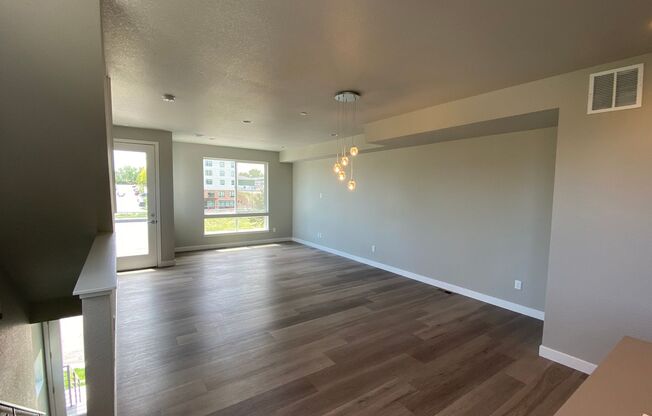 3 beds, 2.5 baths, $2,995, Unit 5305 W 12th Avenue