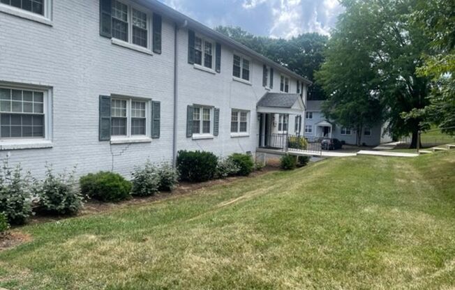 2 beds, 1 bath, 800 sqft, $899, Unit 305