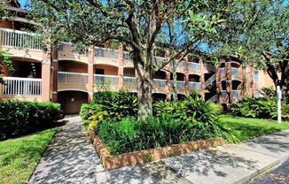 1 bed/ 1 bath with one car garage in Audubon Villas in Hunter’s Creek