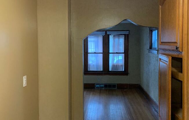 2 beds, 1 bath, $975