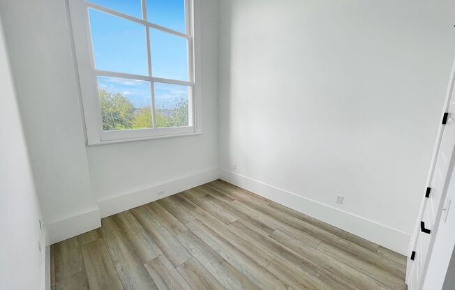 2 beds, 1 bath, 893 sqft, $2,450, Unit 1305