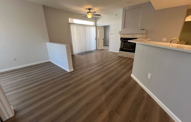 2 beds, 1 bath, $1,450, Unit # 1050