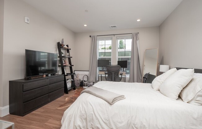 3 beds, 2 baths, 1,558 sqft, $6,050, Unit 28