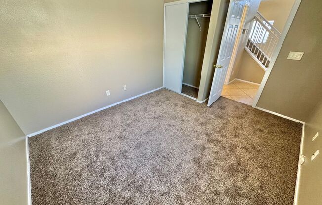 STUNNING TWO STORY 4 BEDROOMS 2.5 BATHROOMS SINGLE FAMILY HOME WITH 3 CAR GARAGE