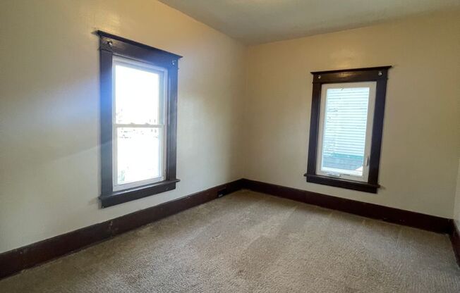 3 beds, 1 bath, $1,200