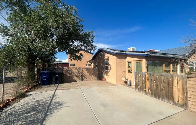 Pleasant 2 Bedroom 1 Bathroom Home In The Monkbridge Gardens Neighborhood!