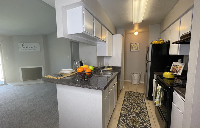 2 beds, 1 bath, 784 sqft, $1,099
