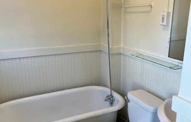 Cool Bernal Heights Studio**Great View**Laundry**Great Location**Natural Light**Open Sat/Sun**