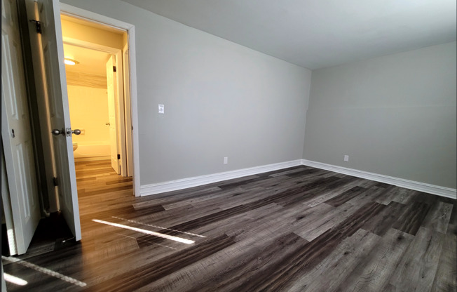 2 beds, 1 bath, $1,195, Unit 4440  Flowerdale Apt D