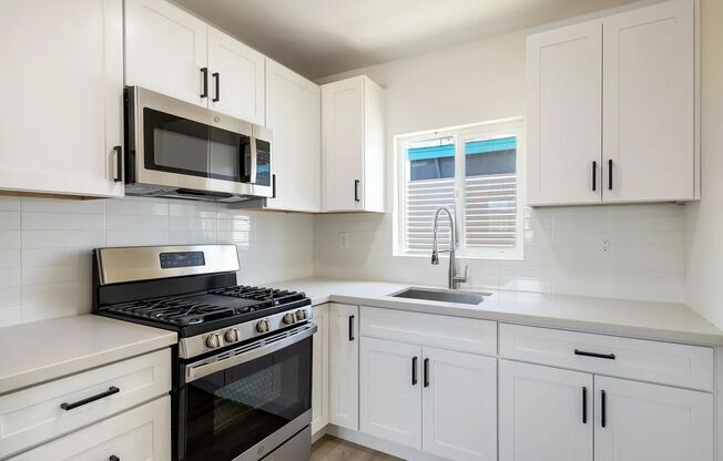 6563 Oasis Ave.