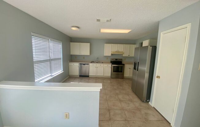 Spacious 4 Bedroom/2.5 Bath ~ Great Location! *1/2 OFF 1ST FULL MONTHS RENT*