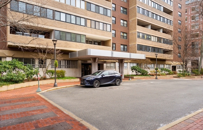 2 beds, 2 baths, 1,285 sqft, $4,900, Unit 17M