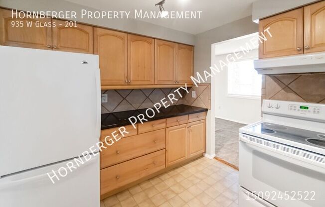 935 W GLASS AVE