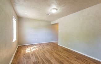 3 beds, 1 bath, $975