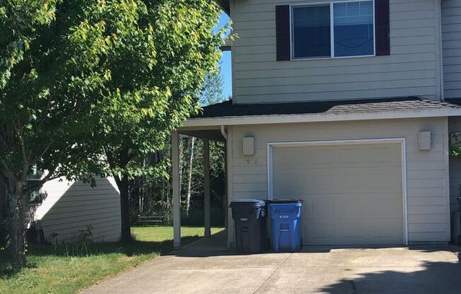 Quaint 2B/2Ba Townhome in Desirable Camas! Holiday Move-In Special!