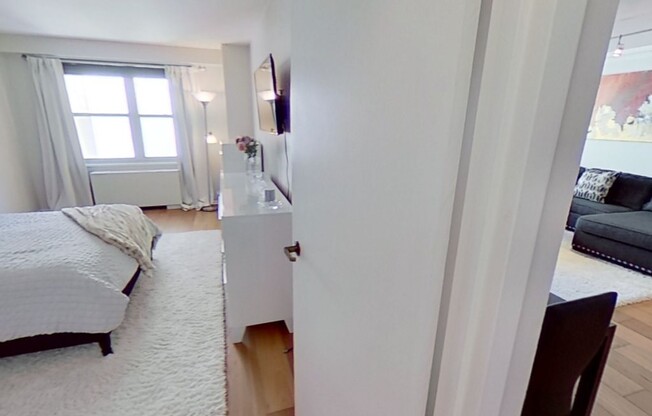 1 bed, 1 bath, 740 sqft, $3,400, Unit 10R