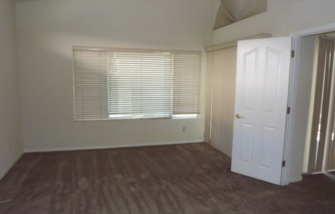 "WONDERFUL GREEN VALLEY SINGLE STORY HOME, LOCATED IN A GATED COMMUNITY WITH COMMUNITY POOL!!