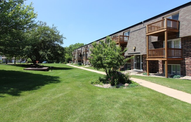 2 beds, 1 bath, 799 sqft, $1,045