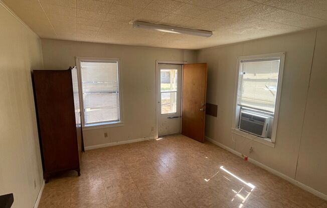 1 bed, 1 bath, $650