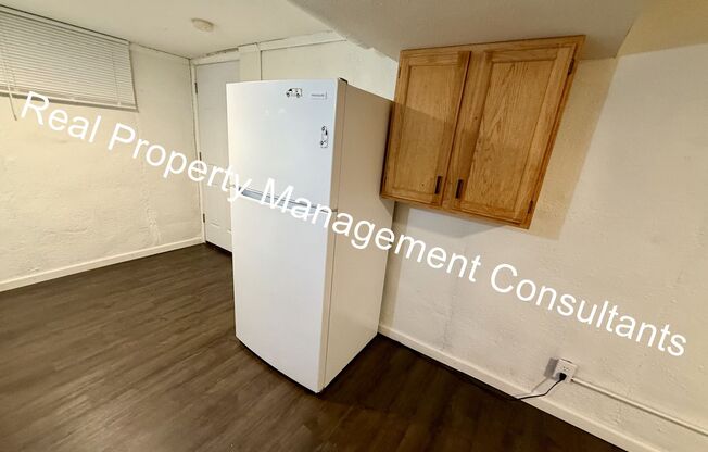Cozy 2-Bedroom Lower-Level Home – All Utilities Included!