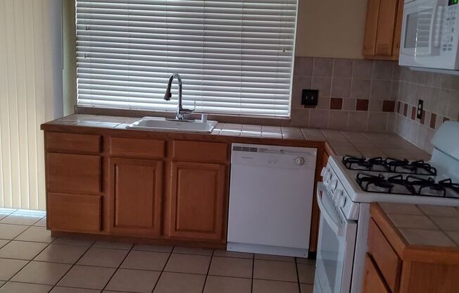 3 bedroom 2 bath with Pool Off of Oakdale Road