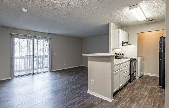 1 bed, 1 bath, 707 sqft, $1,100, Unit I15