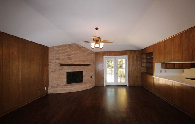 Beautiful 3 bedroom 2 bath home in the heart of Tyler! Tour Today!