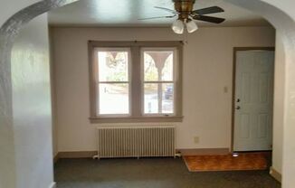 2 beds, 1 bath, $1,049, Unit 9 Jones St.