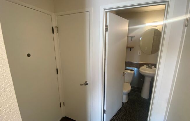 EPIC REA, INC.- Beautiful Noe Valley Remodeled 1 bed/ 1 bath with parking & laundry