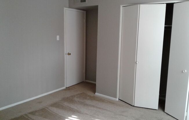 2 beds, 1 bath, 830 sqft, $1,200, Unit 240