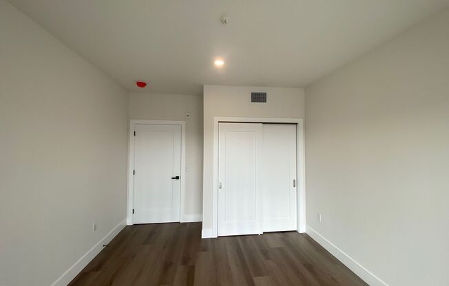 1 bed, 1 bath, 640 sqft, $2,400, Unit 200