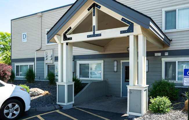 Americana | Exterior
