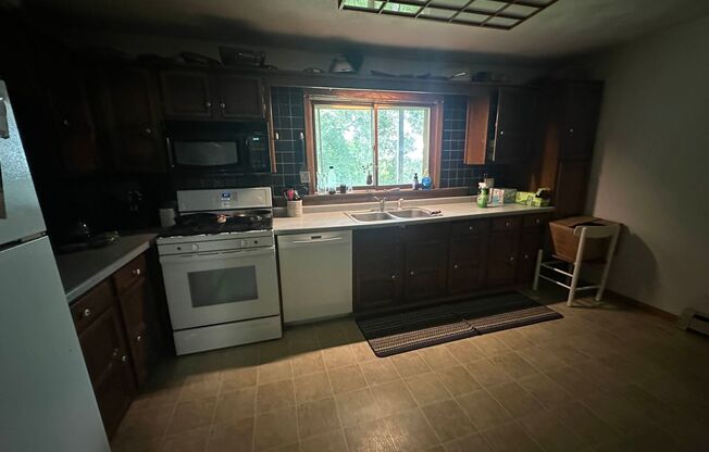 2 beds, 1 bath, $1,050