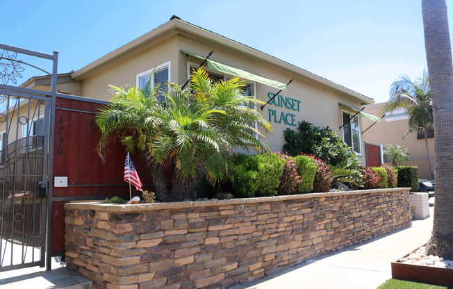 2 beds, 1 bath, 700 sqft, $2,995, Unit 4748