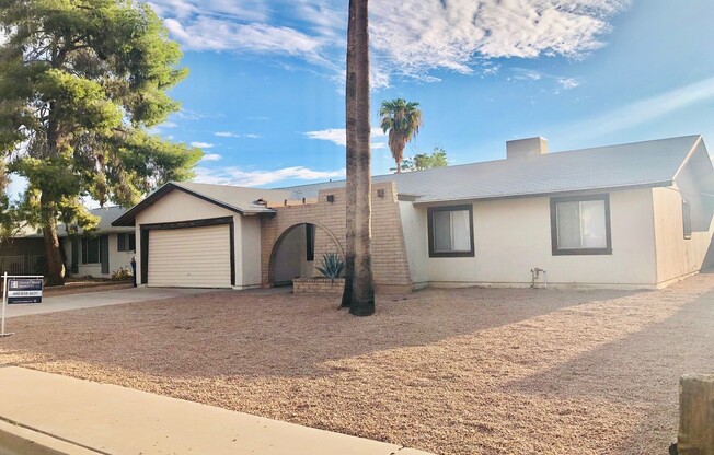 **AVAILABLE NOW** COME CHECK OUT THIS ADORIBLE 4-BEDROOM 2-BATH HOME