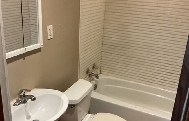 3 Bedroom / 1 Bathroom House in Peoria