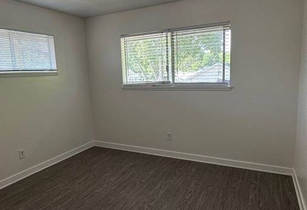Land Park Manor