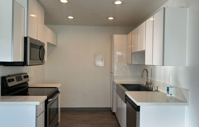 1 bed, 1 bath, 695 sqft, $2,365, Unit D020